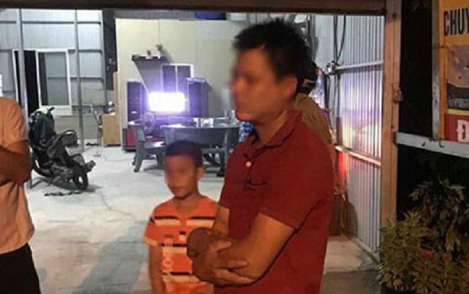 Bị bắt quả tang quay lén bé gái đang tắm nhiều lần, nam thanh niên khoanh tay xin được tha thứ Ảnh 2