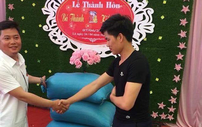 Khách mời ‘lầy lội’ tặng 3 bao tải thóc mừng đám cưới: Cặp đôi cô dâu chú rể tiết lộ chuyện thú vị phía sau Ảnh 2