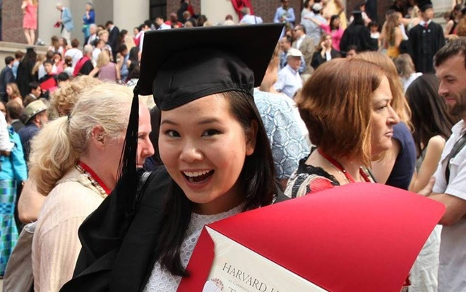 Du học sinh Harvard và bài luận văn về lần đầu mặc áo ngực từng gây sốt cộng động mạng Ảnh 2