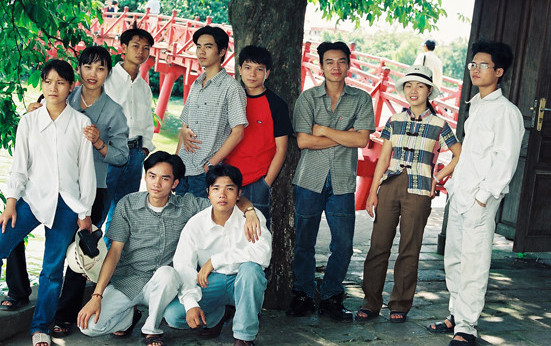 Nhắm mắt thấy 'thanh xuân dữ dội' với tóc Đan Trường và quần ống loe Ảnh 2