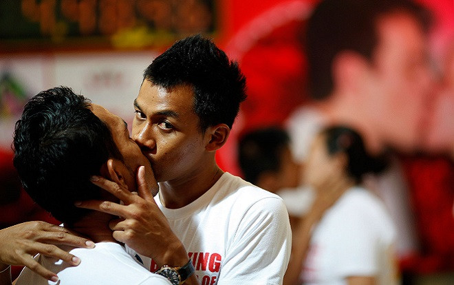 LGBT sẽ bị 'sờ gáy' nếu ôm hôn tại World Cup 2018 được tổ chức ở Nga? Ảnh 2