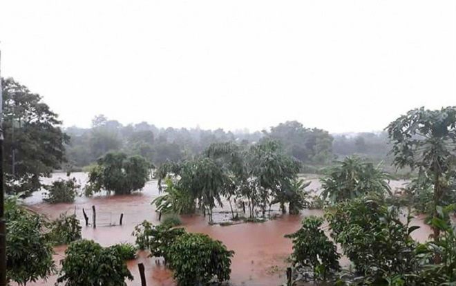 Lũ lớn nhấn chìm hàng chục ngôi nhà, cuốn trôi nhiều tài sản Ảnh 2