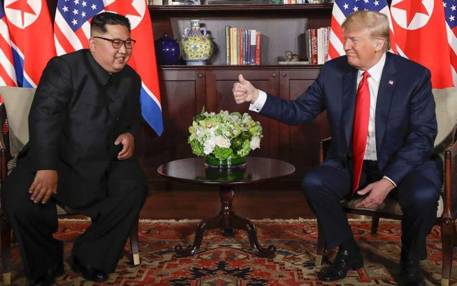 Kim Jong-un chào Trump bằng tiếng Anh, Tổng thống Mỹ giơ ngón cái tỏ sự thích thú Ảnh 2