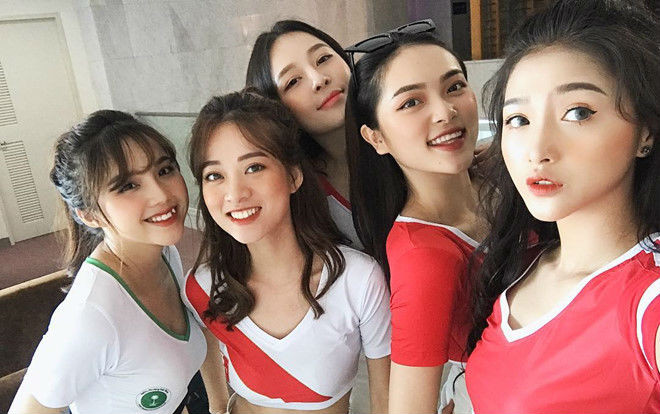 Dàn hot girl Việt cổ vũ World Cup 2018: Nóng hơn bao giờ hết Ảnh 2