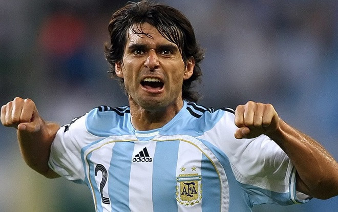 Roberto Ayala: Chú chuột và số phận nghiệt ngã của một trung vệ Ảnh 2