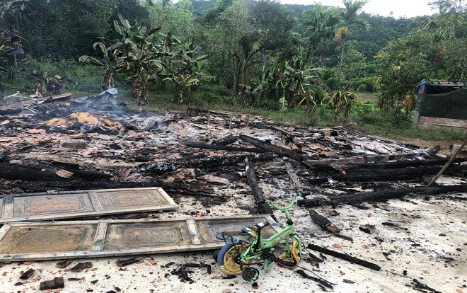 Cháy nhà lúc nửa đêm, cha ôm 2 con lao ra ngoài thoát thân Ảnh 2