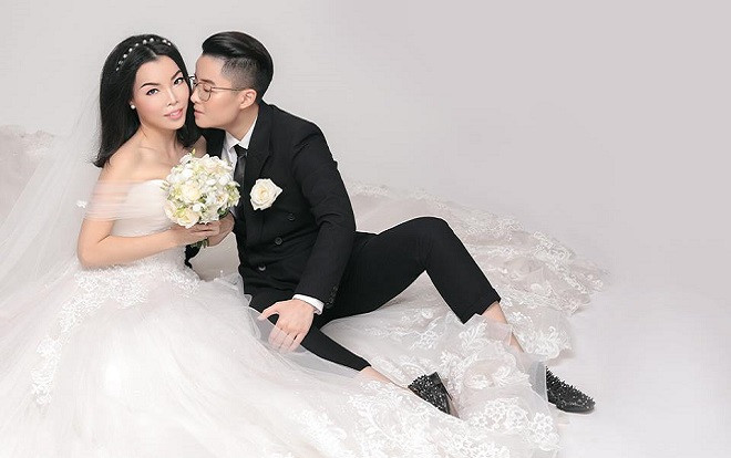 'Hot boy chuyển giới' Tú Lơ Khơ bất ngờ khoe ảnh cưới cùng vợ hơn tuổi Ảnh 2