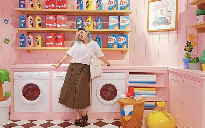 Hot mom Mina Liêu 'sống ảo điên đảo' tại thiên đường của những chú gấu Line ở Thái Lan Ảnh 2