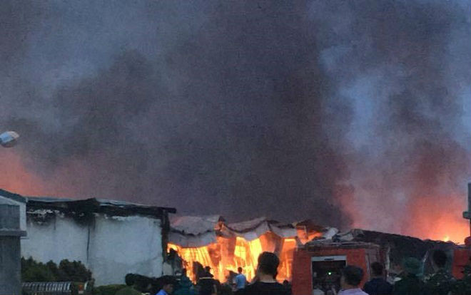 Đang cháy lớn nhiều tiếng đồng hồ khu công nghiệp ở Phú Thọ Ảnh 2