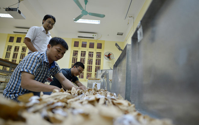 Bắt đầu in sao hơn 700.000 đề thi THPT Quốc gia 2018: Hà Nội huy động máy siêu tốc, làm tăng ca Ảnh 2