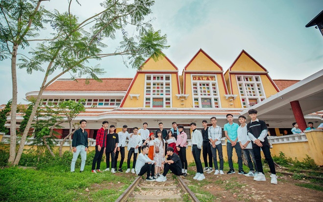 Đừng chê teen phố núi Đắk-Lắk ít chịu chơi nếu chưa xem clip dàn hotboy nhảy panama cực chất, cực thần thái Ảnh 2