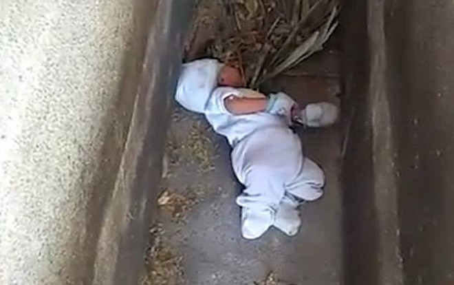 Giải cứu bé trai 2 tháng tuổi bị bỏ rơi giữa nghĩa địa Ảnh 2