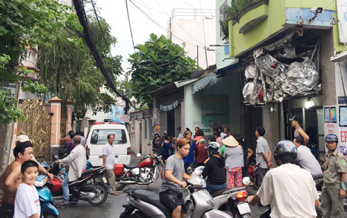 Vụ 2 cha con tử vong với nhiều vết chém: Cuốn sổ dính máu và nghi án cha 72 tuổi giết con rồi tự tử Ảnh 2