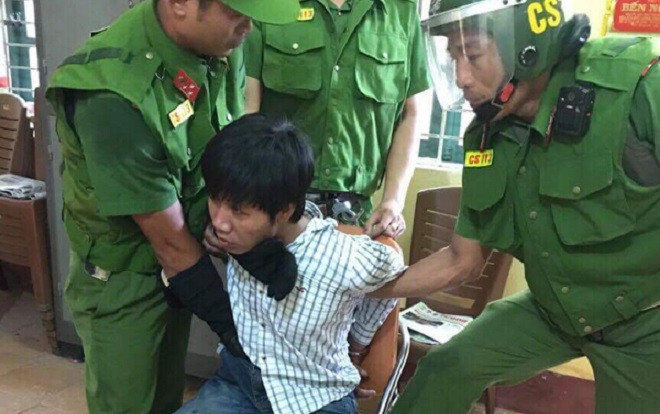 Nam thanh niên 'ngáo đá' dùng hung khí uy hiếp mẹ ruột Ảnh 2