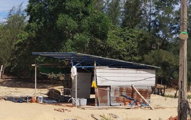 Ngủ say trong lán trại, cặp vợ chồng bị kẻ gian xông vào xịt hơi cay cướp vàng trong đêm Ảnh 2