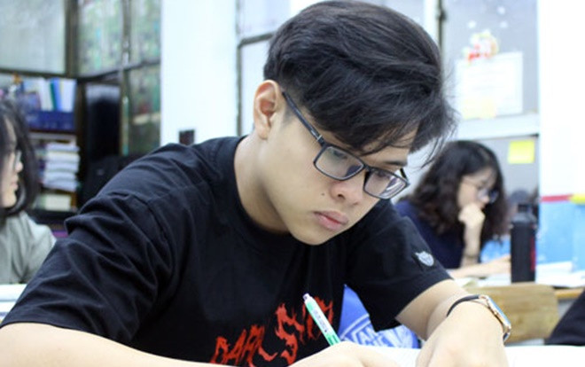 Sĩ tử Sài Gòn 'cày' 3 buổi mỗi ngày trước kỳ thi THPT quốc gia Ảnh 2