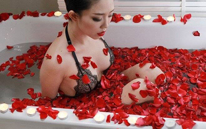 Tuyển tập phòng tắm xa hoa khiến fan vừa ngắm vừa thèm mà Sao Việt  từng khoe Ảnh 2