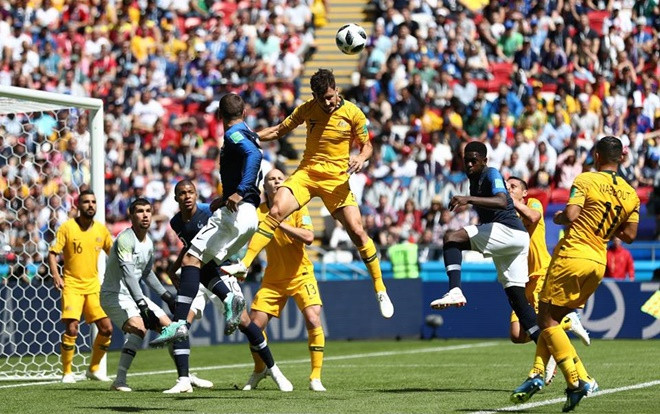 Pháp nhọc nhằn hạ Úc nhờ 2 bàn thắng từ công nghệ VAR và goal line Ảnh 2