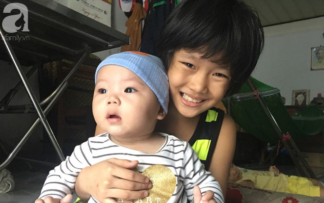 Bé gái 7 tuổi bố bỏ đi theo vợ mới, phải nghỉ học ở nhà lấy sữa lon pha loãng cho em 2 tháng uống giờ ra sao? Ảnh 2