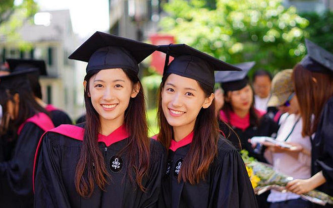 Xinh như hotgirl lại tốt nghiệp thạc sĩ Harvard chỉ trong 1 năm, cặp chị em sinh đôi này đang khiến hàng triệu người ngưỡng mộ Ảnh 2
