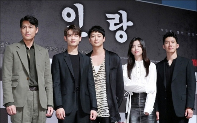 Họp báo 'Inrang': Han Hyo Joo xinh như mộng, lạc trôi giữa loạt tài tử điển trai xứ Hàn Ảnh 2