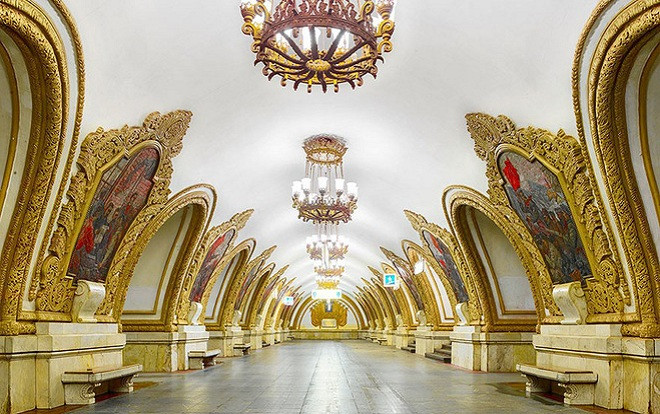 Du khách đến Nga xem World Cup đều choáng ngợp bởi hệ thống tàu điện ngầm siêu đẹp ở đây! Ảnh 2