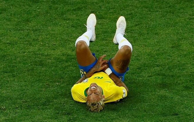 Nóng: Neymar có nguy cơ sớm chia tay World Cup vì dính nhiều đòn trước Thụy Sĩ Ảnh 2