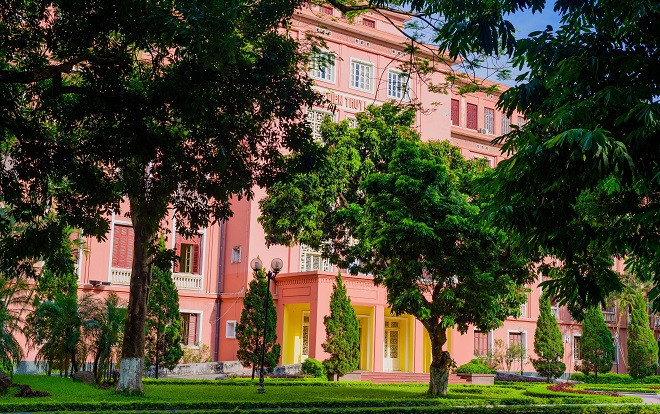 Ngày nắng nóng, truy tìm ngôi trường ĐH sở hữu thiên đường xanh mát lạnh giữa Thủ đô Ảnh 2