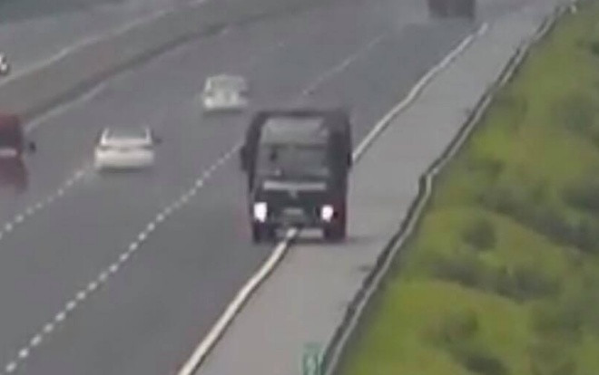 Xe tải liên tục nháy đèn, chạy ngược chiều gần 10km trên cao tốc Hà Nội - Hải Phòng Ảnh 2