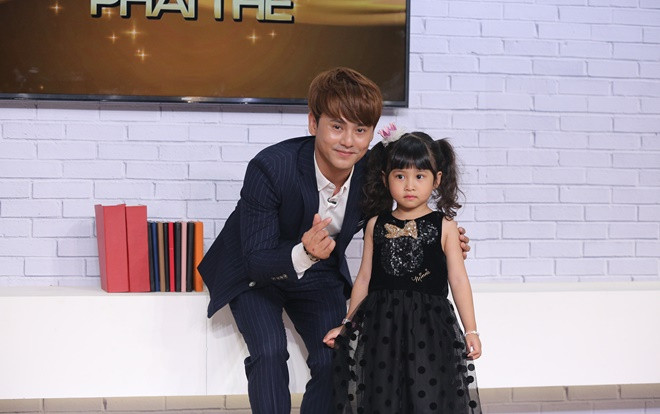 Ưng Đại Vệ khiến Việt Hương bật khóc khi tiết lộ về cuộc sống 'gà trống nuôi con' trong bí mật Ảnh 2