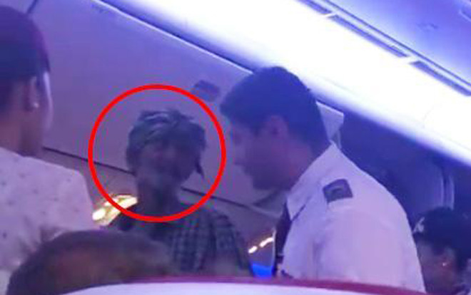 Ăn xin trên máy bay ở Qatar Ảnh 2