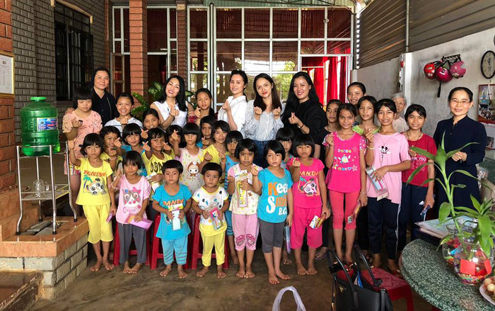 Không chỉ xinh đẹp, Hương Giang còn khiến người hâm mộ tự hào bởi tấm lòng lương thiện Ảnh 2