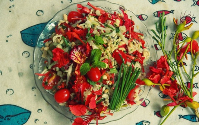 Cô gái khoe món 'ăn cả tuổi thơ, gói cả mùa hè' với hoa phượng khiến hội mê ẩm thực tròn mắt ngạc nhiên Ảnh 2