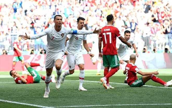 Bồ Đào Nha hạ Morocco 1-0: Ronaldo ăn vạ đến mức… 'đứt dây xấu hổ'! Ảnh 2