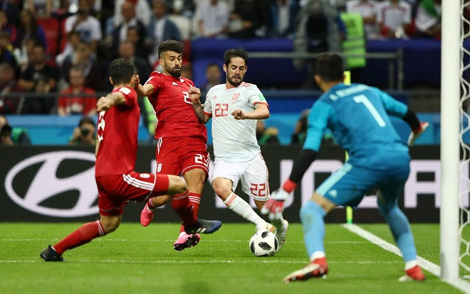 Thành viên đội tuyển Iran phải nhập viện vì…công nghệ VAR Ảnh 2