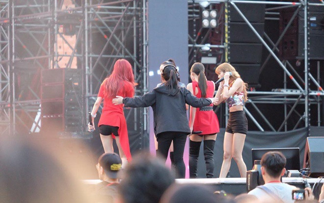 BlackPink bị dừng tiết mục giữa chừng và lí do khiến fan hết sức phẫn nộ Ảnh 2