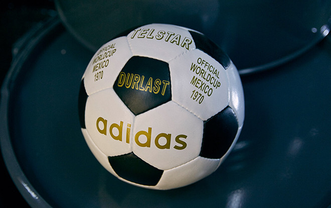 Sự thật bất ngờ đằng sau trái bóng Telstar 'đen - trắng' tại World Cup 1970 Ảnh 2
