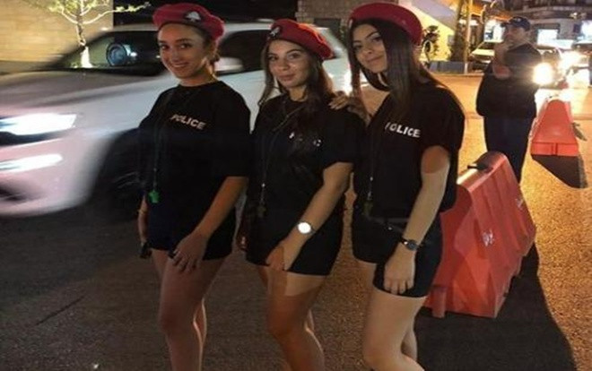 Đội nữ cảnh sát 'nóng bỏng' mặc quần short tuần tra gây tranh cãi Ảnh 2