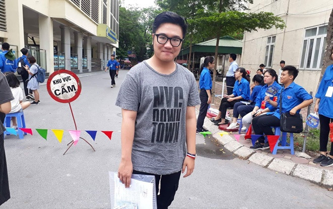 Nhiều sĩ tử đã nộp bài Ngữ văn và rời phòng thi THPT quốc gia ngày đầu tiên Ảnh 2