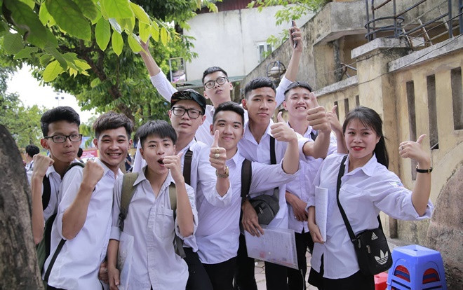 Clip: Kết thúc môn thi Ngữ văn, sĩ tử tự tin đạt 9-10 điểm, gửi lời cảm ơn đến cô giáo khiến nhiều người thở phào an tâm Ảnh 2