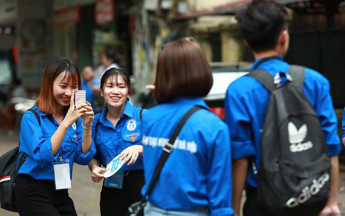 Không chỉ là bước ngoặt trong cuộc đời sĩ tử, THPT quốc gia còn là kỳ thi ghi dấu thanh xuân rực rỡ của sinh viên tình nguyện Ảnh 2