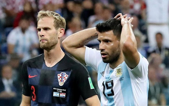 Nóng: ‘Đâm sau lưng’ thầy, Aguero và thủ môn bị trừng phạt nặng Ảnh 2