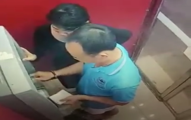 Vụ mất tiền trong tài khoản vì dán mật khẩu lên thẻ ATM:  Cặp vợ chồng rút trộm đã đem tiền trả lại, tỏ thái độ hối lỗi Ảnh 2