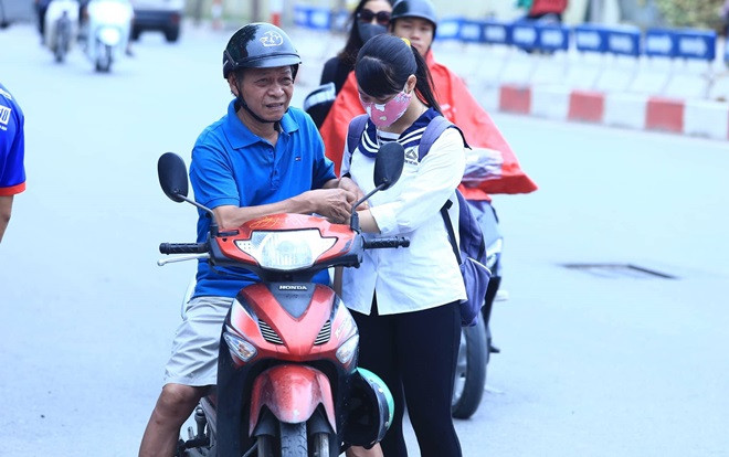 Thi THPT 2018: Chiều nay, sĩ tử cả nước bước vào thi môn Ngoại ngữ trước khi kết thúc ngày chinh chiến thứ 2 Ảnh 2