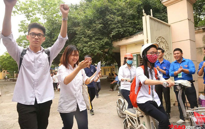 Thi THPT 2018: Kết thúc ngày thi thứ 2, thí sinh ra về rạng rỡ sau khi hoàn thành môn Ngoại ngữ Ảnh 2