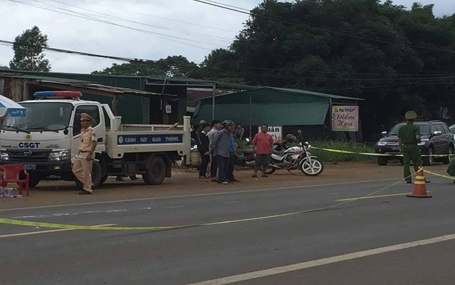 Chở con đi thi THPT Quốc gia, mẹ bị ô tô tông nguy kịch Ảnh 2