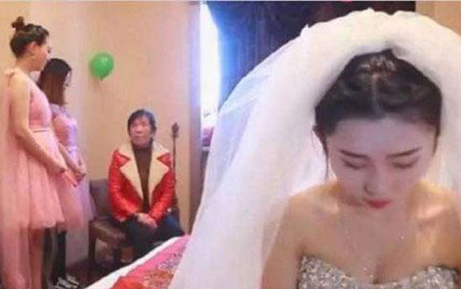 Nhà gái đòi thêm 1,7 tỷ trong đám cưới, phù dâu quay sang cầu hôn chú rể Ảnh 2