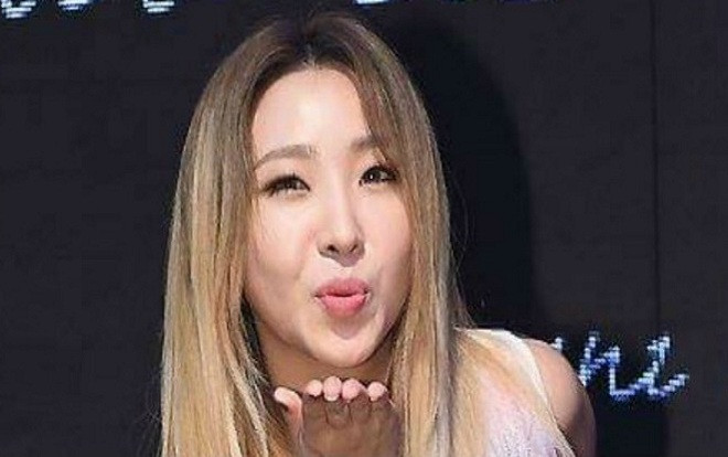 Sự thay đổi ngoại hình của cựu thành viên 2NE1 Minzy khiến fan hoang mang Ảnh 2