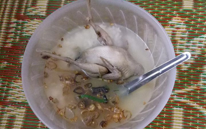 Vợ khoe chồng nấu cháo dưỡng thai: Chim nguyên chim, nước nguyên nước, hành nổi lõng bõng Ảnh 2