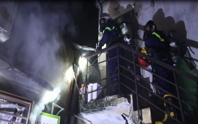 Ngủ say sau khi xem World Cup, nhà cháy vẫn không hay biết Ảnh 2